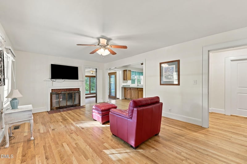 636 Stoney Creek Church Rd, Burlington, NC 27217