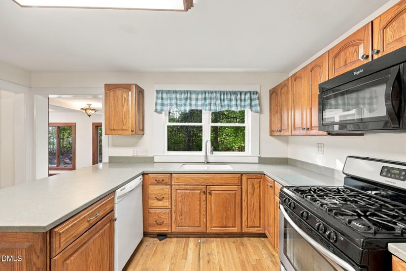 636 Stoney Creek Church Rd, Burlington, NC 27217