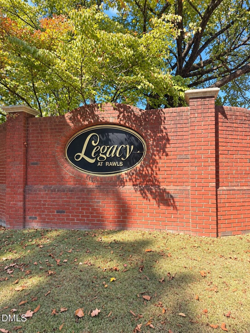 64 Oak Blf Ct, Fuquay Varina, NC 27526