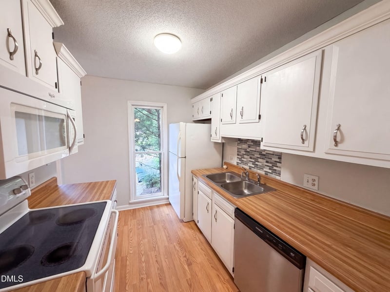 6420 English Oaks Dr, Raleigh, NC 27615