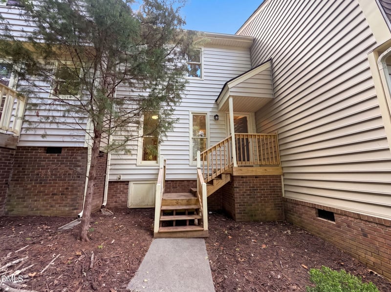 6420 English Oaks Dr, Raleigh, NC 27615