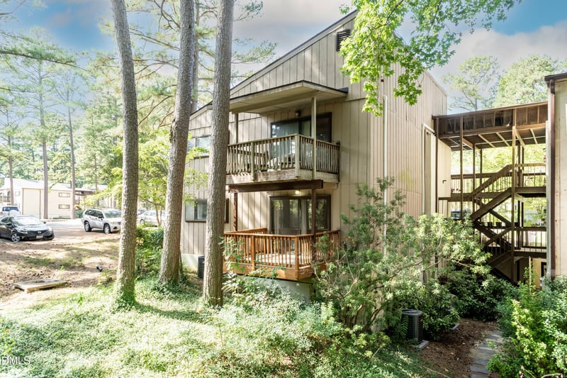 647 Pine Ridge Pl, Raleigh, NC 27609