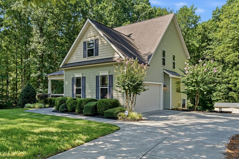 65 Falcon Crest Ln, Youngsville, NC 27596