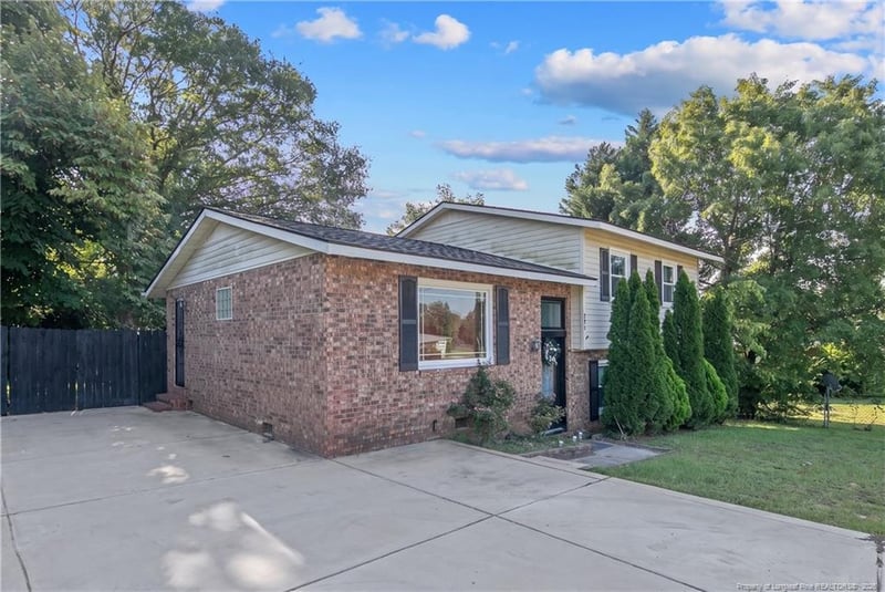 6602 Winthrop Dr, Fayetteville, NC 28311