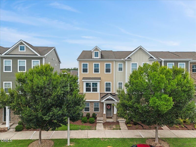 6629 Perry Creek Rd, Raleigh, NC 27616