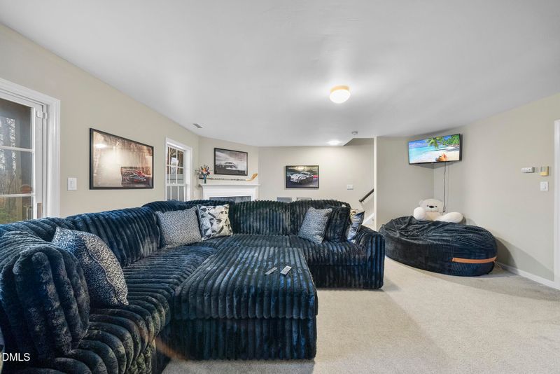 6708 Middleboro Dr, Raleigh, NC 27612