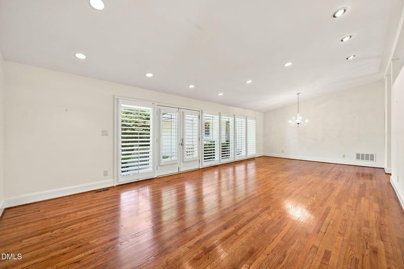 6804 Woodhaven Ct, Raleigh, NC 27615