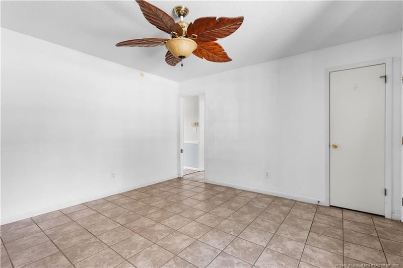 6808 Leeds Ct, Fayetteville, NC 28304