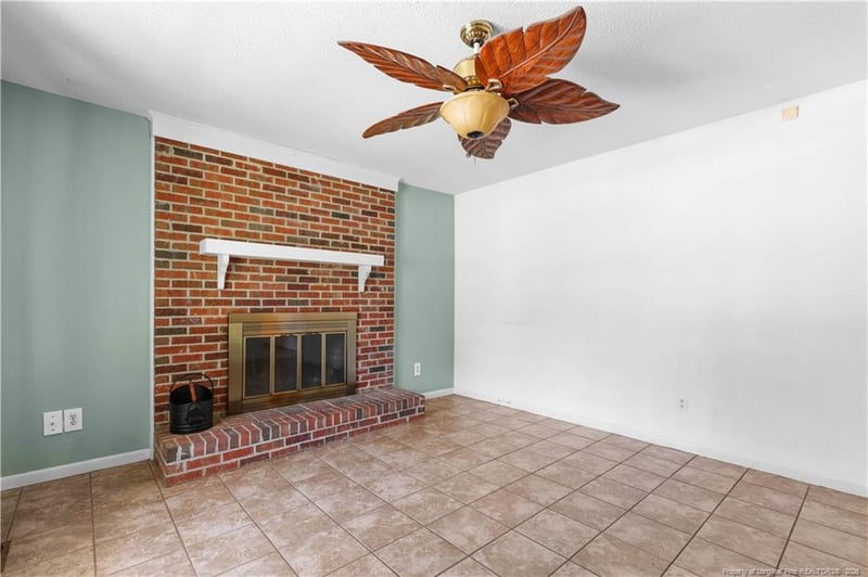 6808 Leeds Ct, Fayetteville, NC 28304