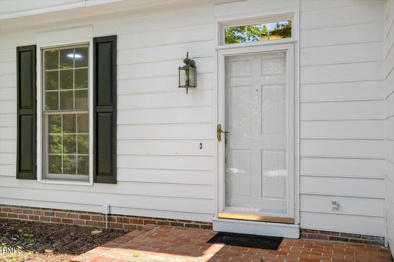 6810 Falconbridge Rd, Chapel Hill, NC 27517