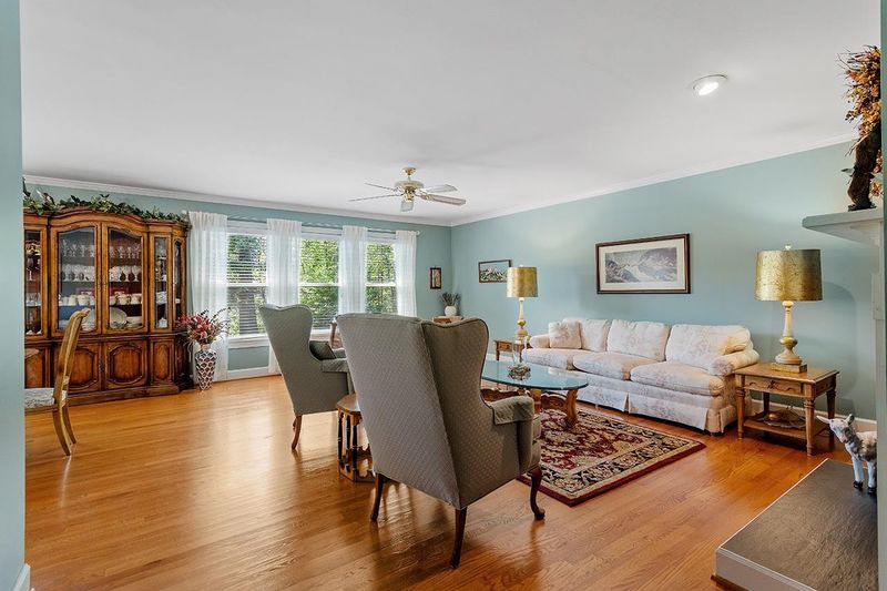 6813 Knotty Pine Dr, Chapel Hill, NC 27517