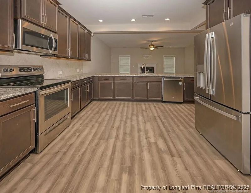 6821 Hunters Den Rd, Hope Mills, NC 28348