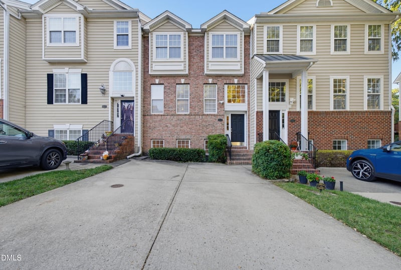6829 Middleboro Dr, Raleigh, NC 27612