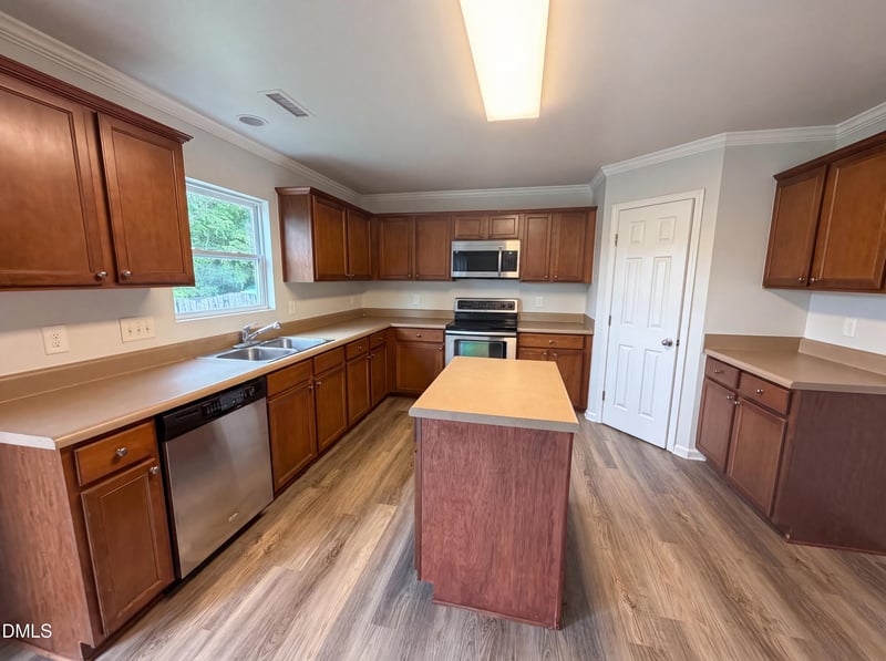 6845 Horseback Ln, Raleigh, NC 27610