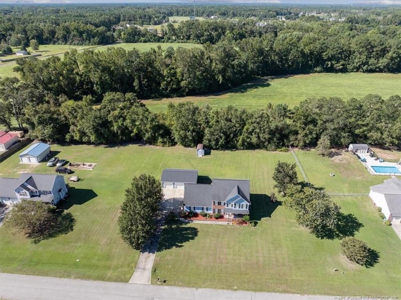 6904 County Place Dr, Hope Mills, NC 28348