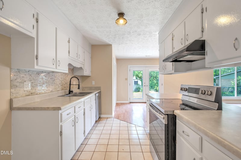 6920 Skyhawk Dr, Fayetteville, NC 28314