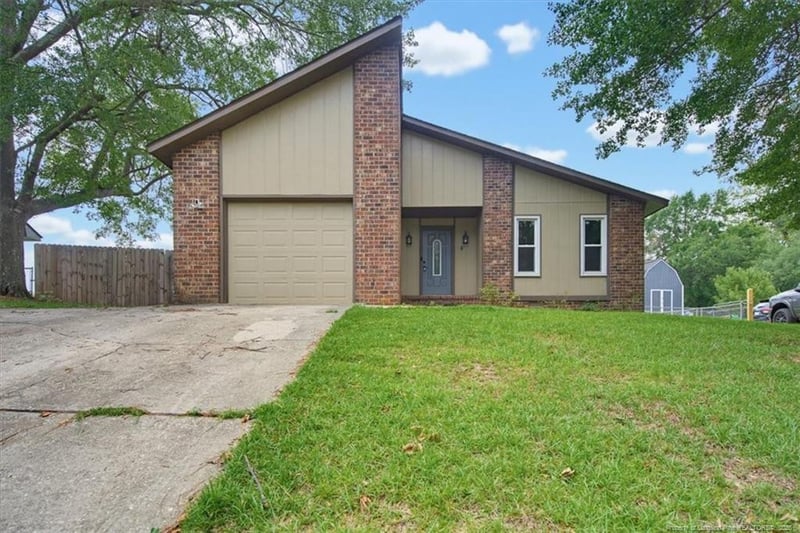 6941 Melbourne Dr, Fayetteville, NC 28314