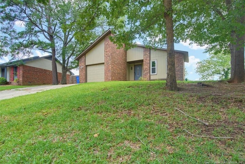 6941 Melbourne Dr, Fayetteville, NC 28314