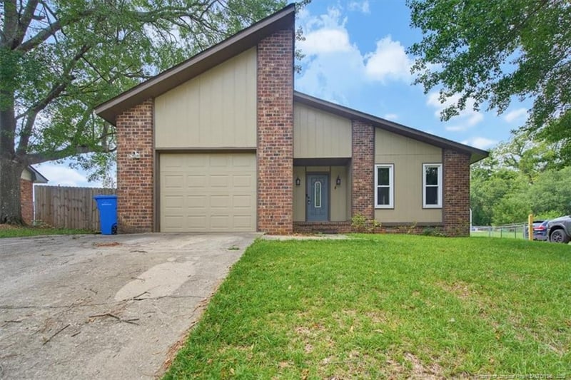 6941 Melbourne Dr, Fayetteville, NC 28314