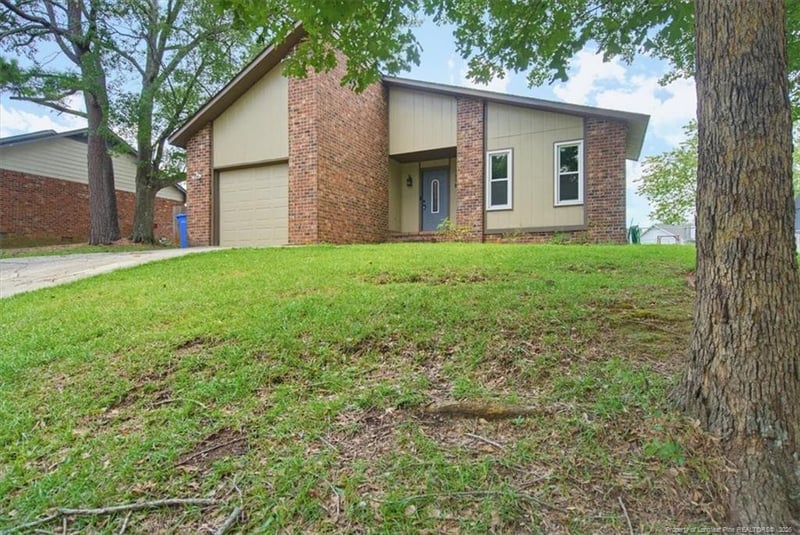 6941 Melbourne Dr, Fayetteville, NC 28314