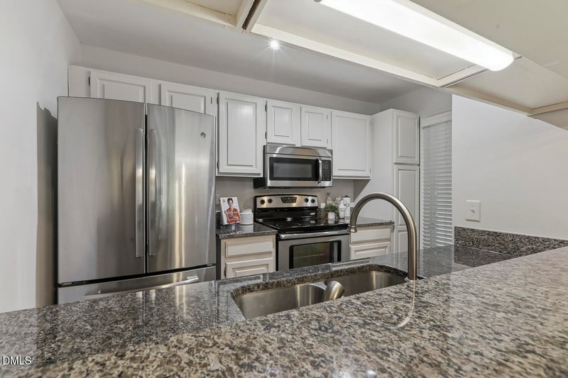 700 Bishops Park Dr #204, Raleigh, NC 27605