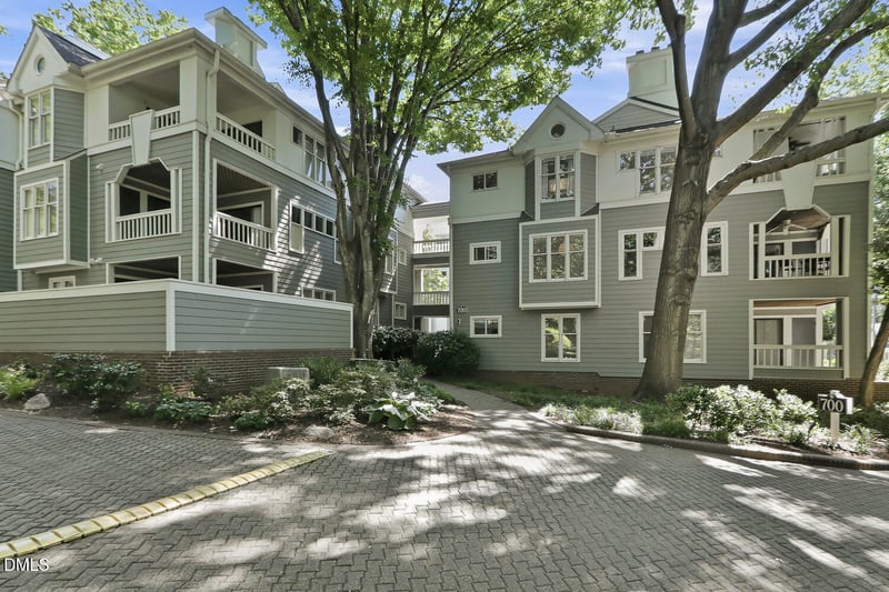 700 Bishops Park Dr #204, Raleigh, NC 27605