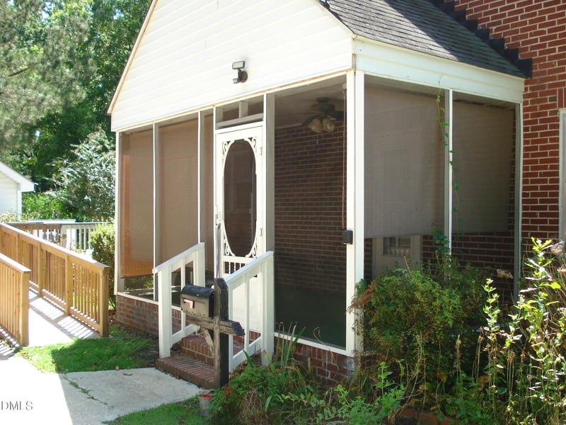 700 N Raiford St, Selma, NC 27576
