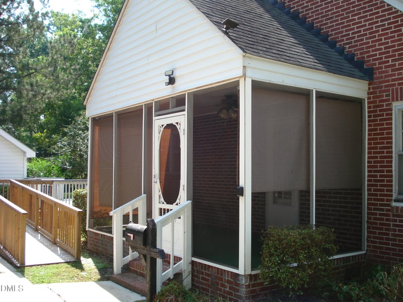 700 N Raiford St, Selma, NC 27576