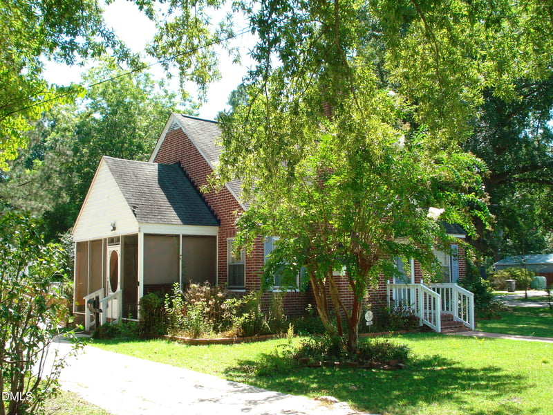 700 N Raiford St, Selma, NC 27576