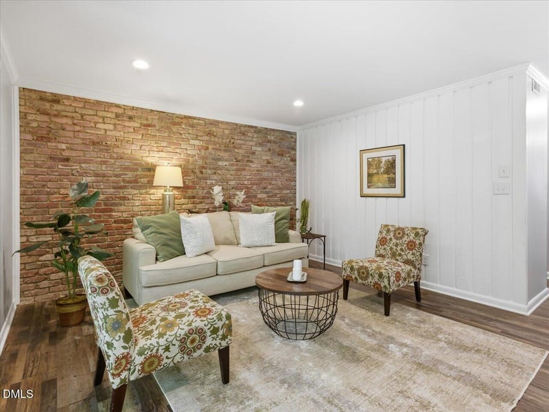 701 Oak Tree Dr, Chapel Hill, NC 27517