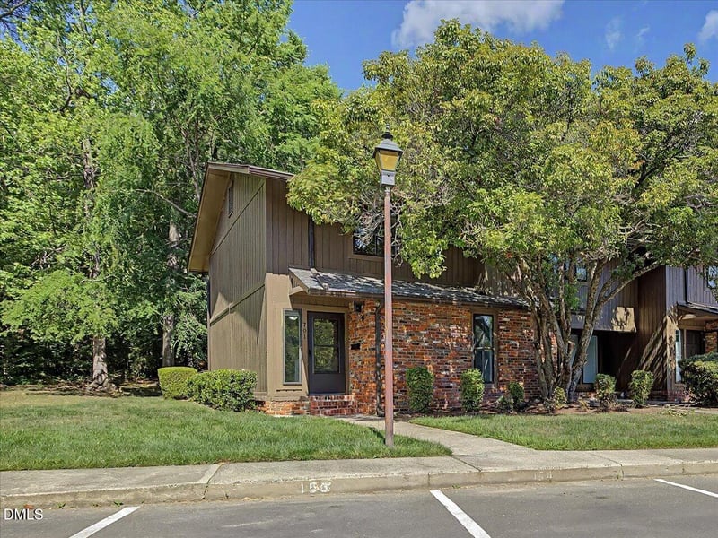 701 Oak Tree Dr, Chapel Hill, NC 27517