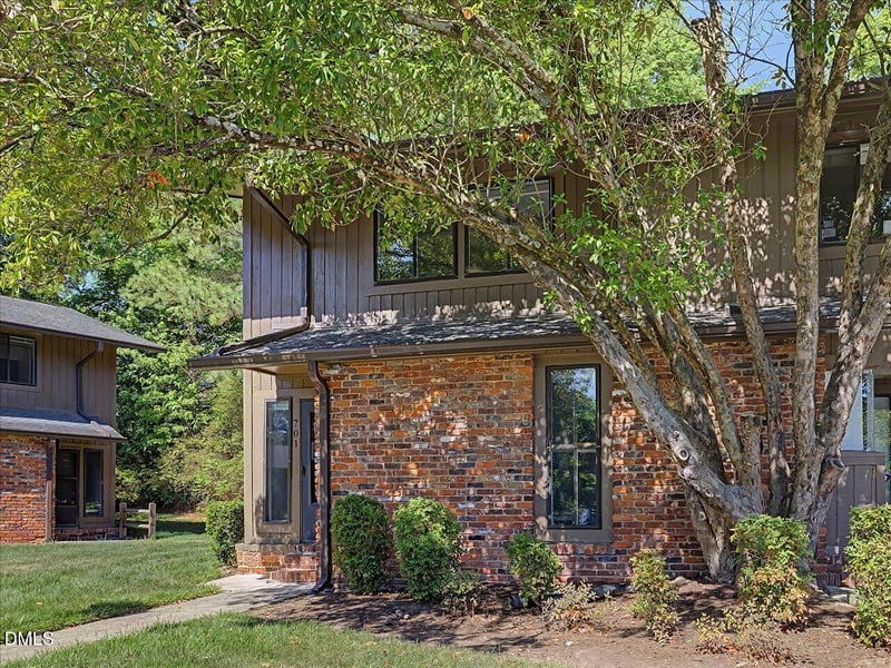 701 Oak Tree Dr, Chapel Hill, NC 27517