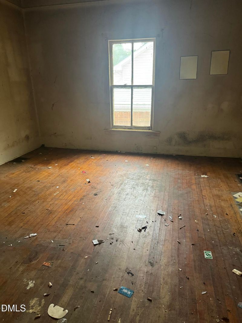 703 Holt St W, Mebane, NC 27302