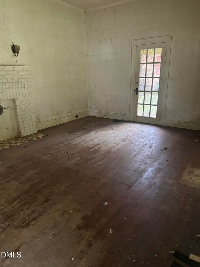 703 Holt St W, Mebane, NC 27302