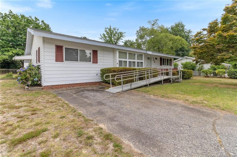 703 Moriston Rd, Fayetteville, NC 28314