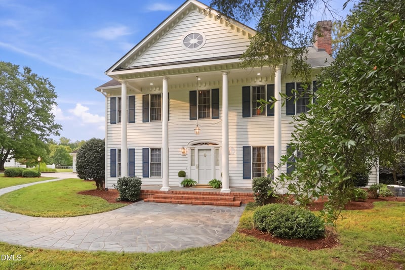704 Bowden Rd, Chapel Hill, NC 27516