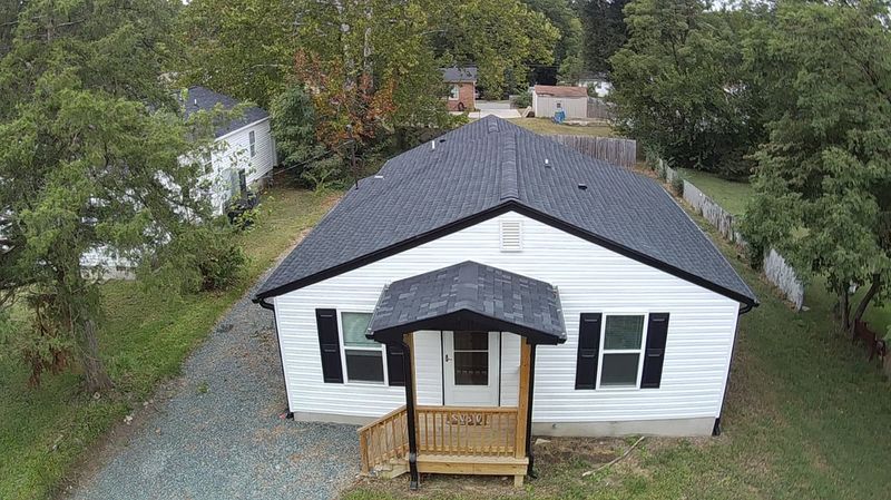 704 Richmond Ave, Burlington, NC 27217