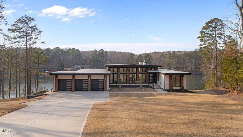 704 Russell St, Sanford, NC 27330
