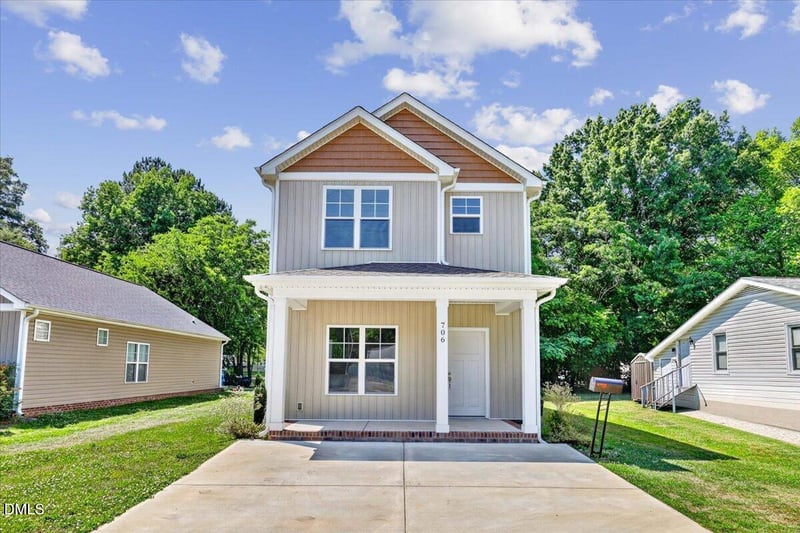 706 S Pollock St, Selma, NC 27576