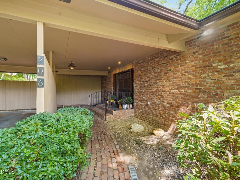 706 Queensferry Rd, Cary, NC 27511