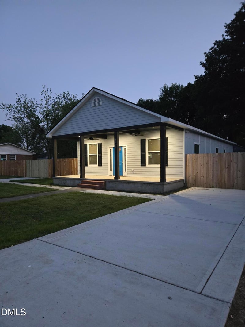 708 E Divine St, Dunn, NC 28334