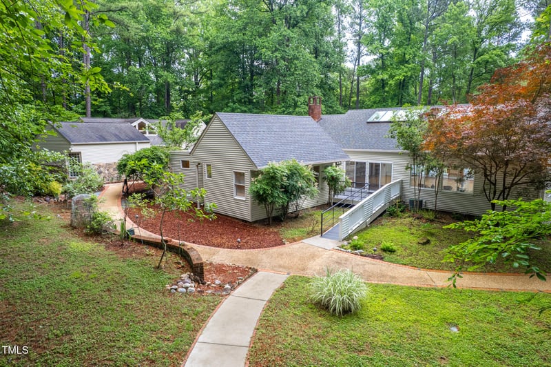 708 October Woods Rd, Chapel Hill, NC 27516