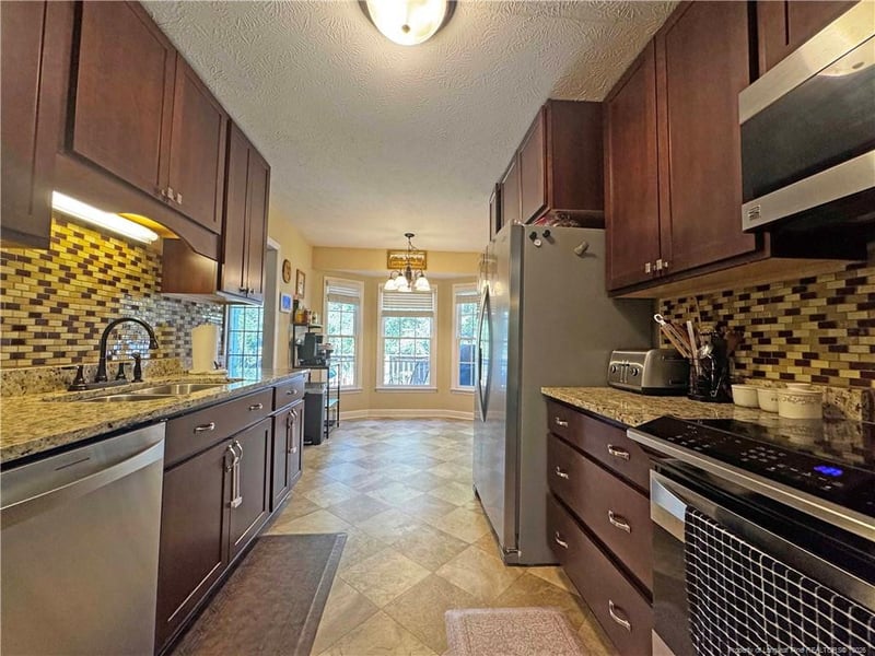 709 Longview Dr, Fayetteville, NC 28311