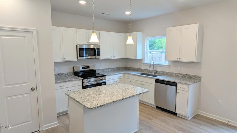 71 Chardonnay Dr, Lillington, NC 27546