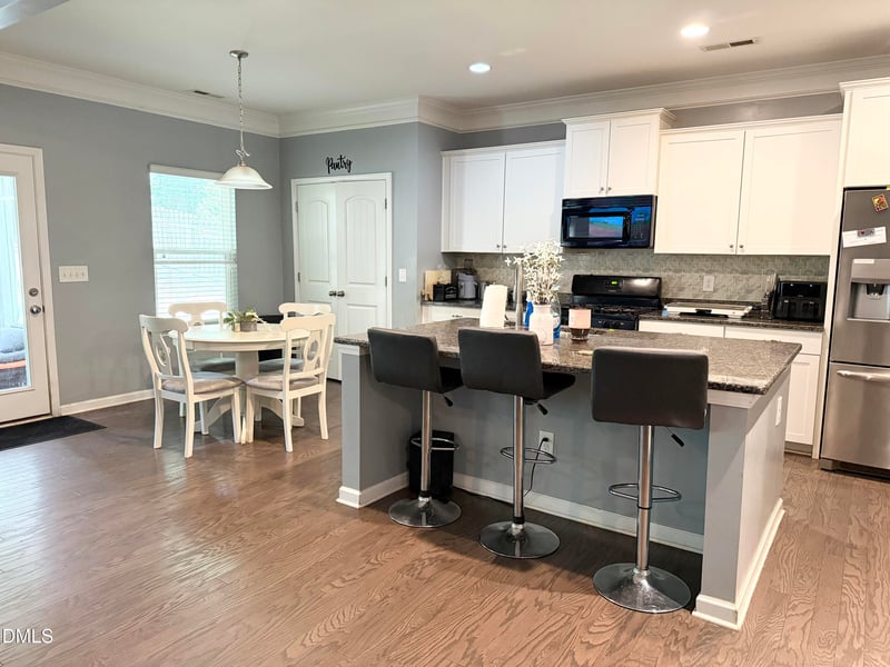711 Creekside Dr, Sanford, NC 27330