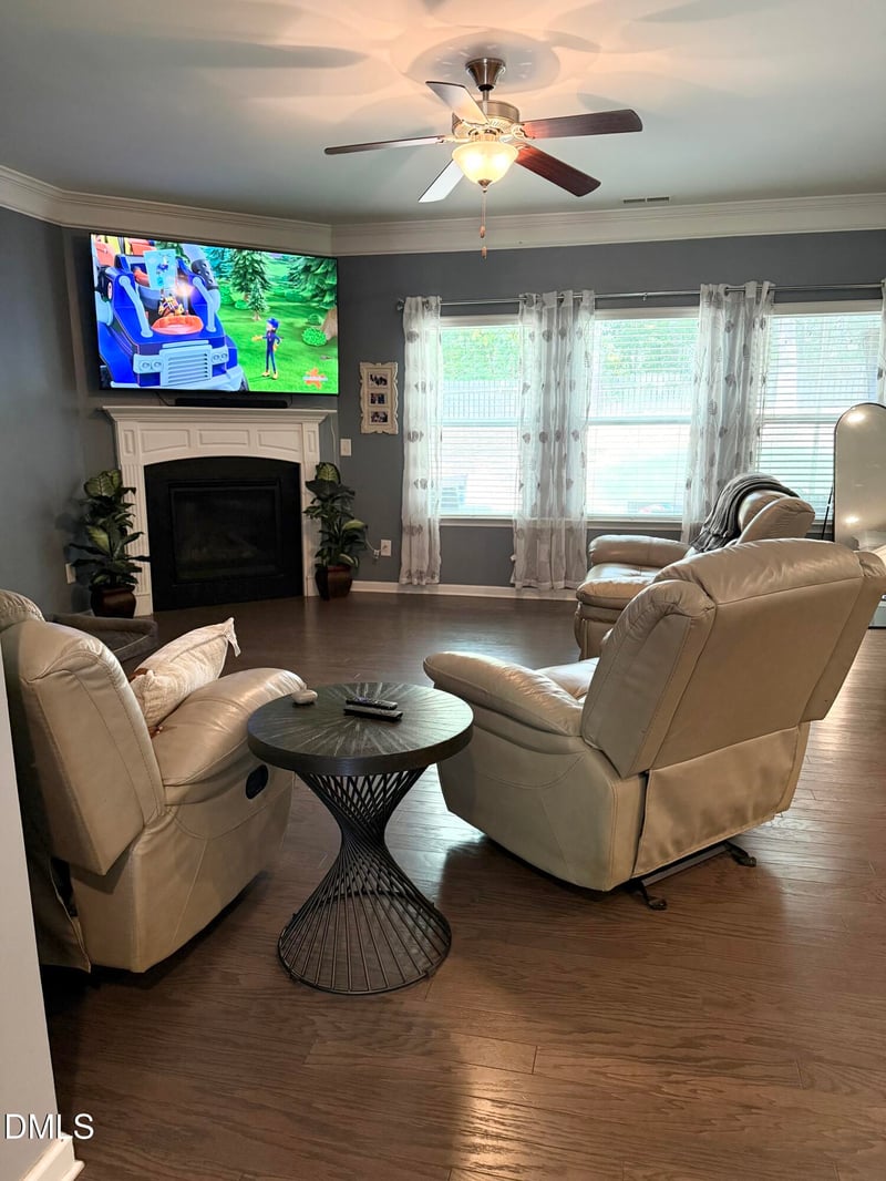 711 Creekside Dr, Sanford, NC 27330