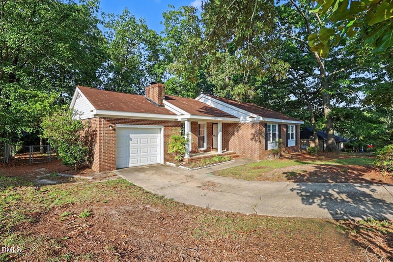 7123 Evanston St, Fayetteville, NC 28314