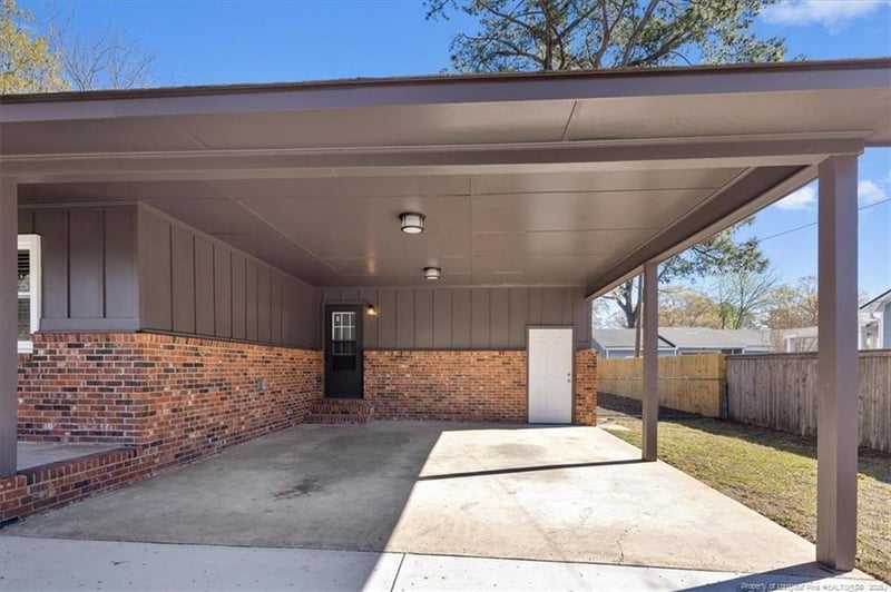 716 Dowfield Dr, Fayetteville, NC 28311