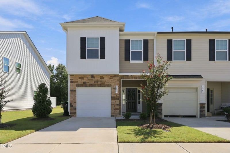 717 Ridge Cliff Ln, Zebulon, NC 27597