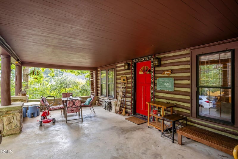 718 Powell Dr, Raleigh, NC 27606